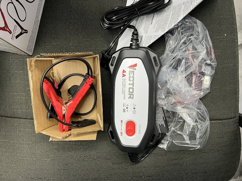 VECTOR VECBC4 4 Amp Battery Charger/Maintainer New