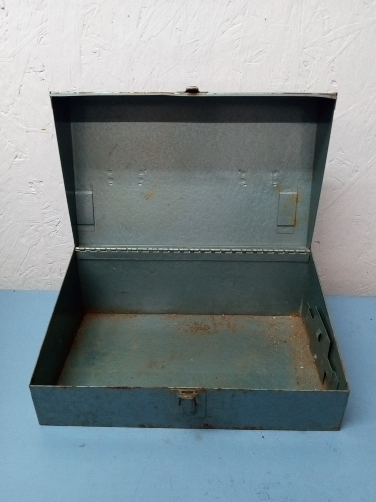 Vintage Black & Decker Utility Drill Kit Tool Box (LL)