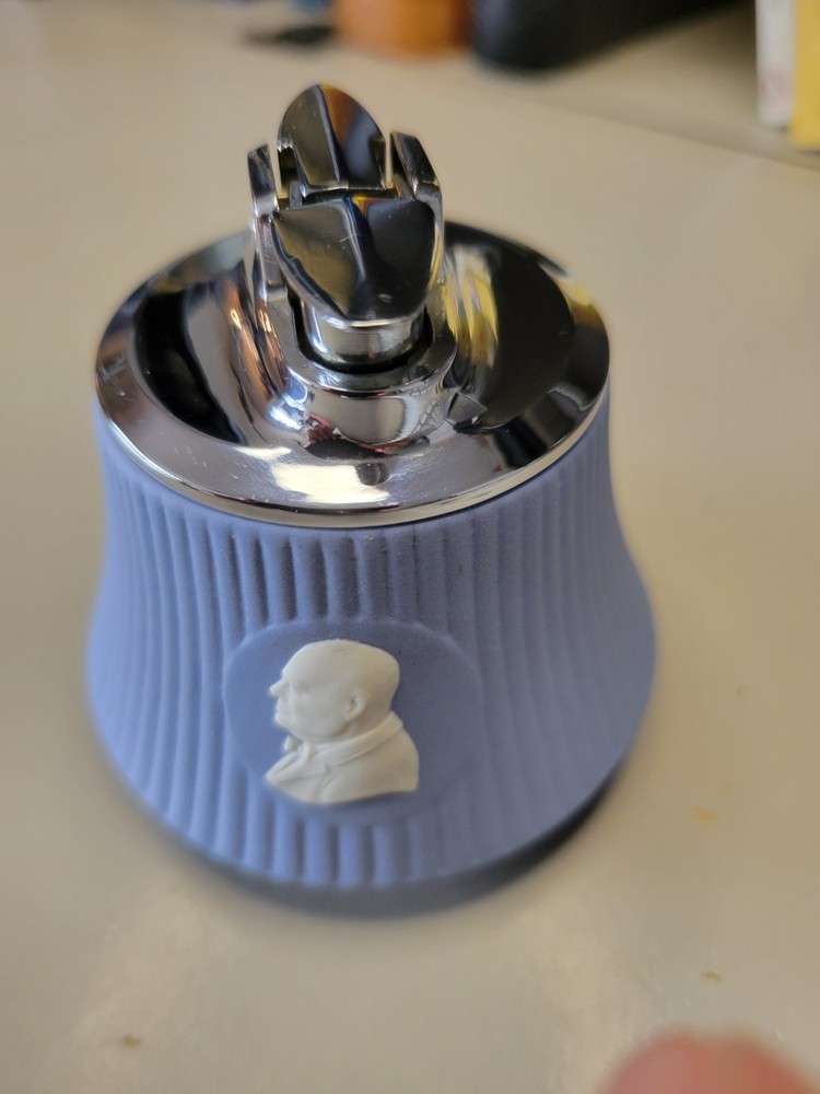 vintage ronson table lighter made in England ( WORKING)