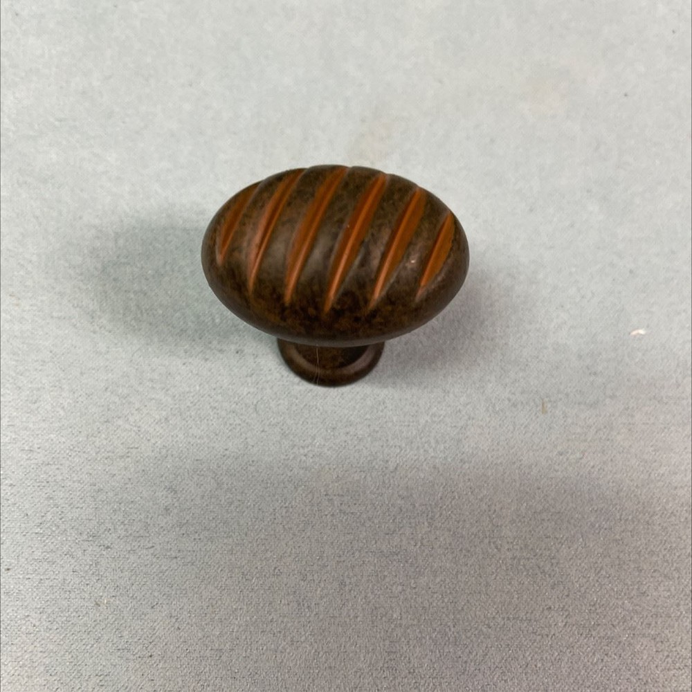 1-3/8" Oval Milan Knob Rust