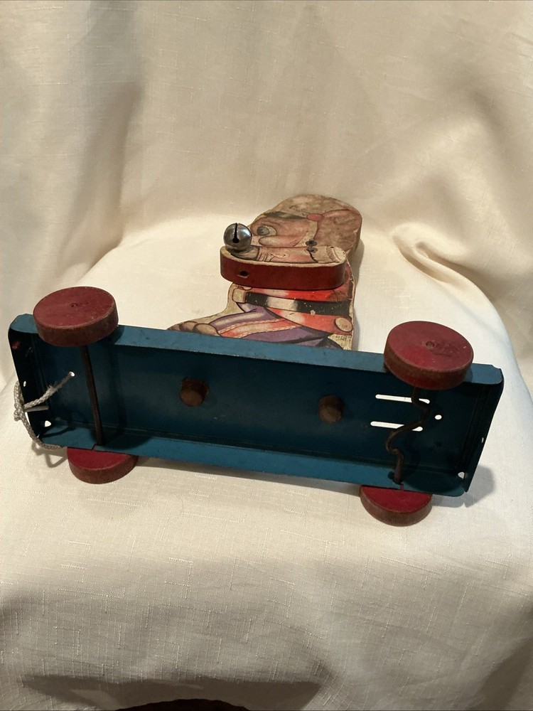 BEAR PULL TOY THE GONG BELL MANUFACTURING CO