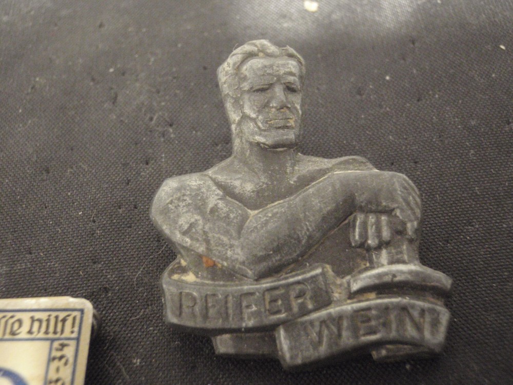 5 original German WW2 pin badges Germany