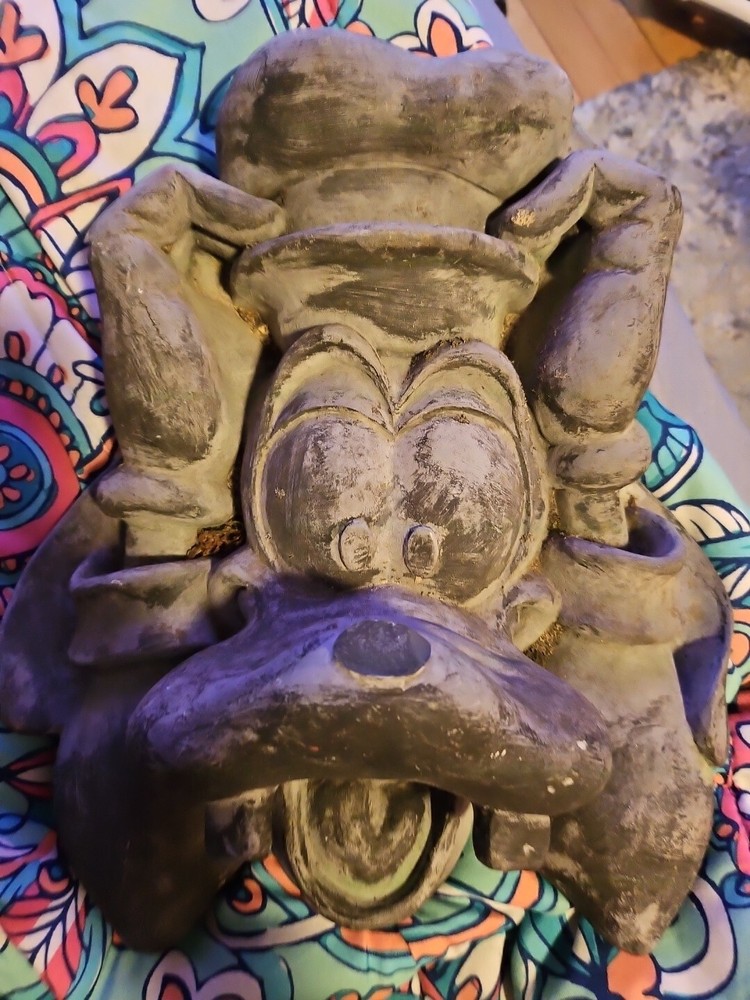 Heavy goofy planter 12x10