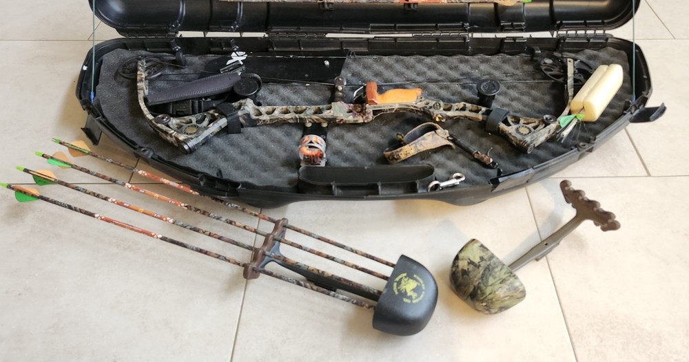 Mathews Drenalin Compound Bow 28"/60# Solocam, Hard Case, Accessories
