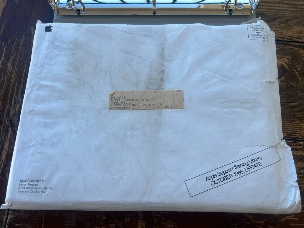 Apple Support Training Library binders, disks & update documents 1986