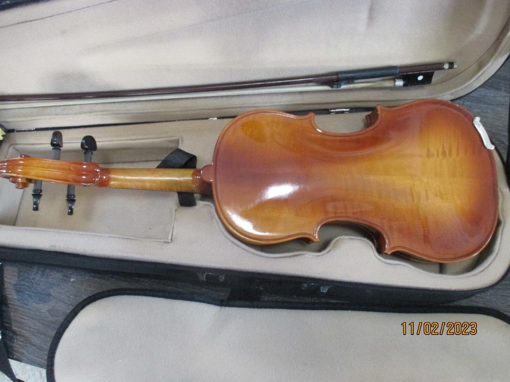 Violin with case and bow, 3/4 size.