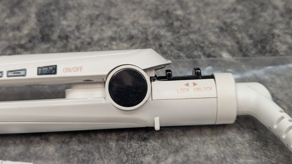 🔥New/Open Box🔥 Conair Double Ceramic Flat Iron 1 Inch Rose Gold