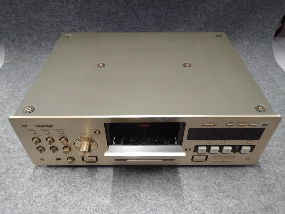 TEAC V-6030S cassette deck