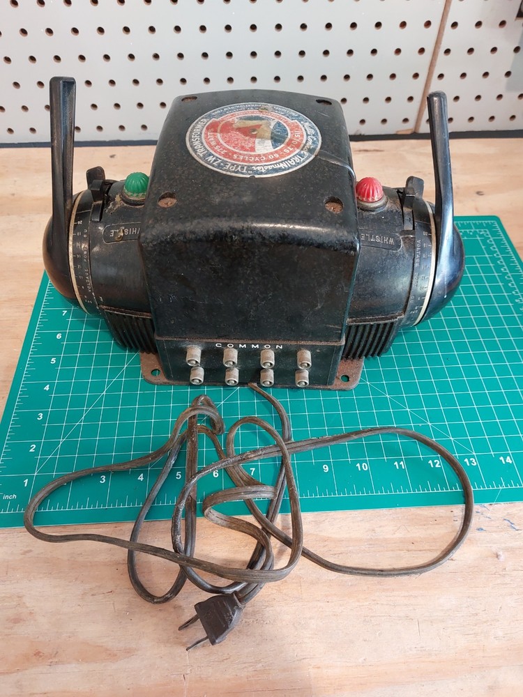 LIONEL MULTI CONTROL TRAINMASTER TYPE ZW TRANSFORMER - 115 V / 275 W - WHISTLE