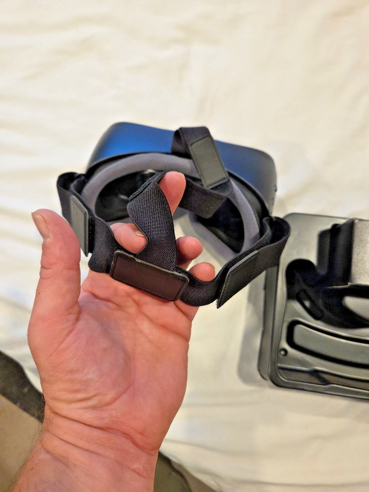 SAMSUNG Gear VR with Controller Open Box