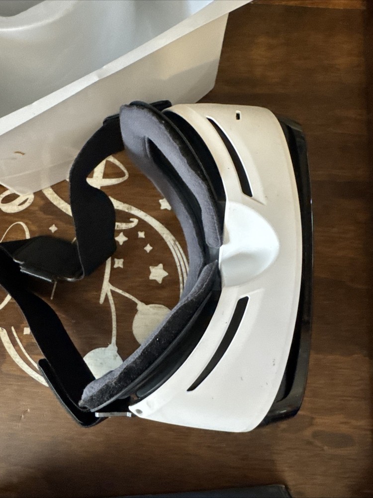 Samsung Gear VR Powered by Oculus - Untested