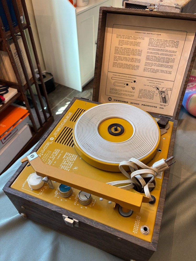 NEWCOMB EDT-28 C Record Player excellent condition, fully functioning, and LOUD!