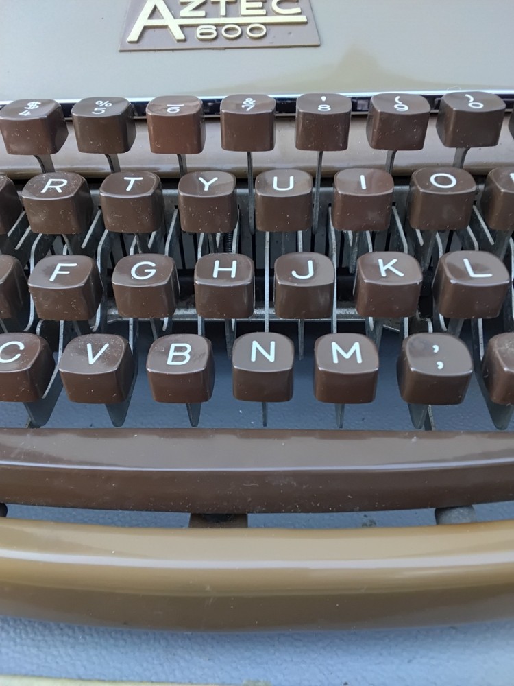 Aztec 600 german typewriter
