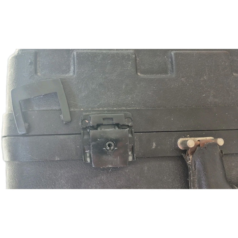 JENSEN TOOLS CASE 18"X15"X9" one latch is broken