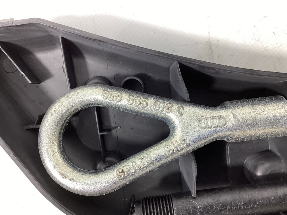 2002-2009 AUDI A4 TOOL KIT 8E0012111A OEM .