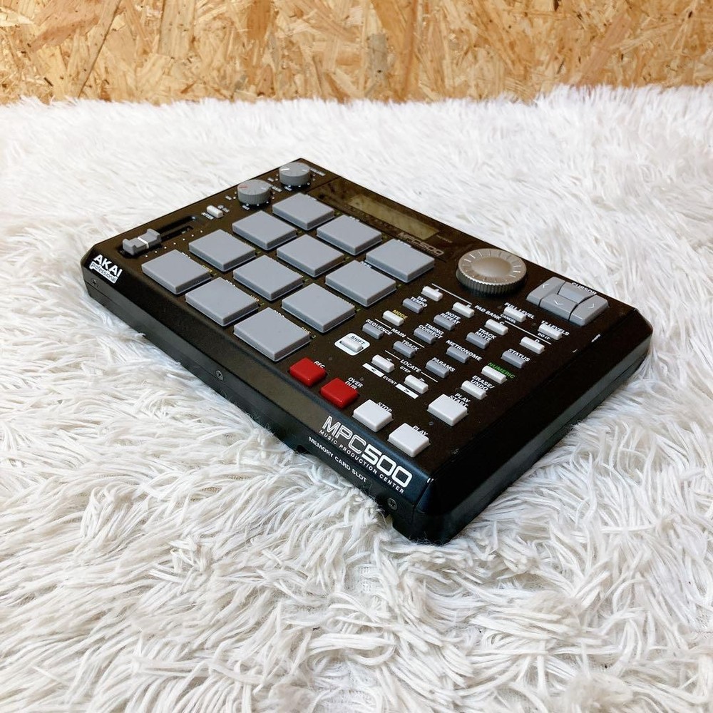 Akai Professional MPC500 Portable Sampler Sequencer Basic functions Tested
