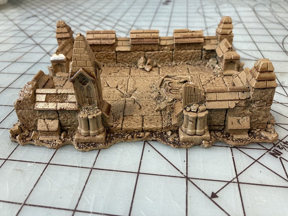 WARHAMMER GAMING FIVE TERRAIN GOTHIC RUINS