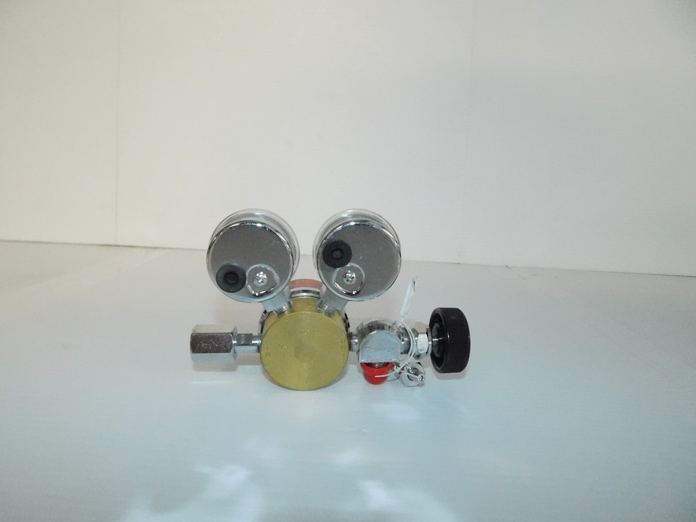 MATHESON MODEL NO 3322 REGULATOR (LSM15)