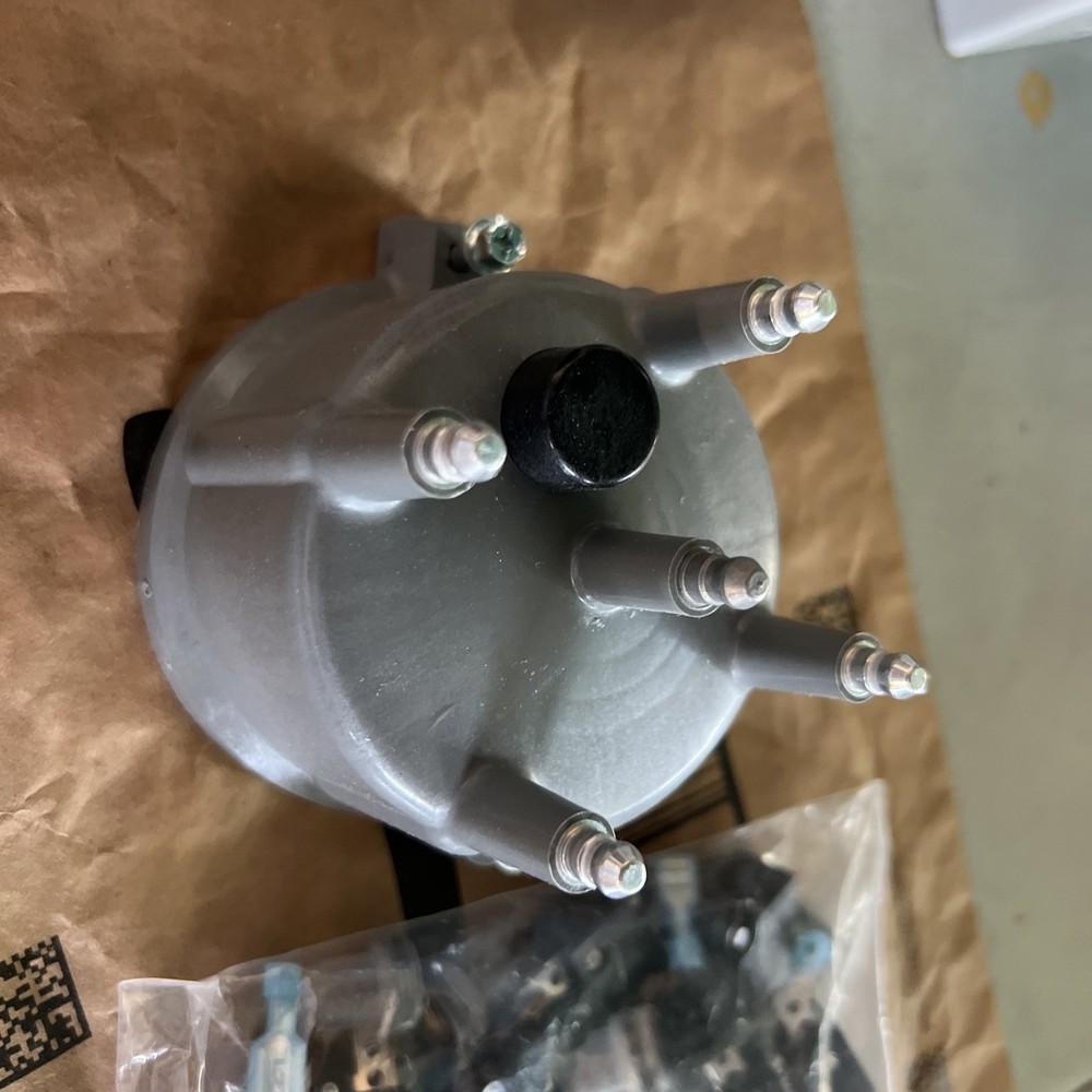 WVE 3D1102 Distributor Cap & Rotor + BONUS Terminal Kit