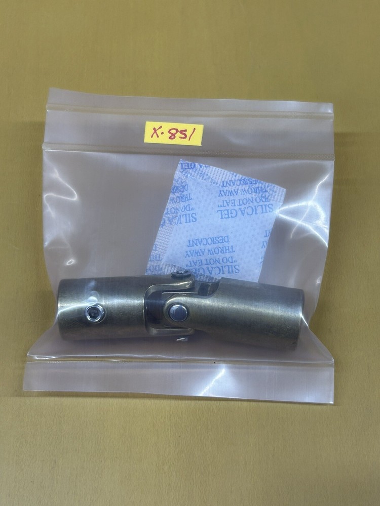 QTY 1 UNKNOWN MAKER SOLID BRASS UNIVERSAL JOINT 1/4" BORE BOTH ENDS 2 SET SCREWS