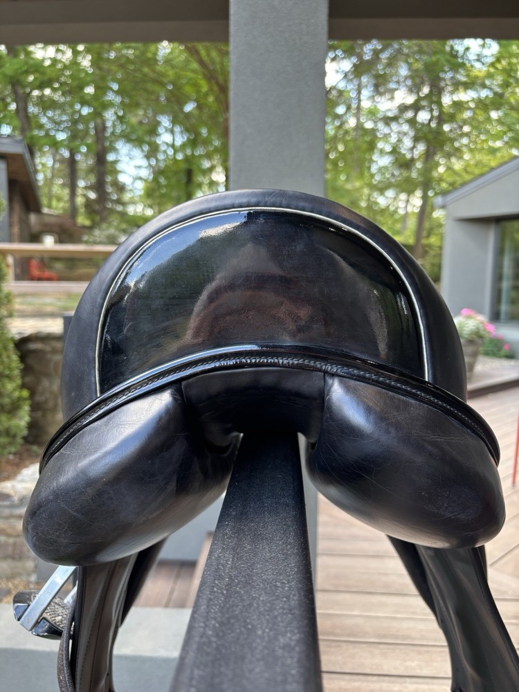 Stackhouse Dressage Saddle - 16in seat / Medium tree