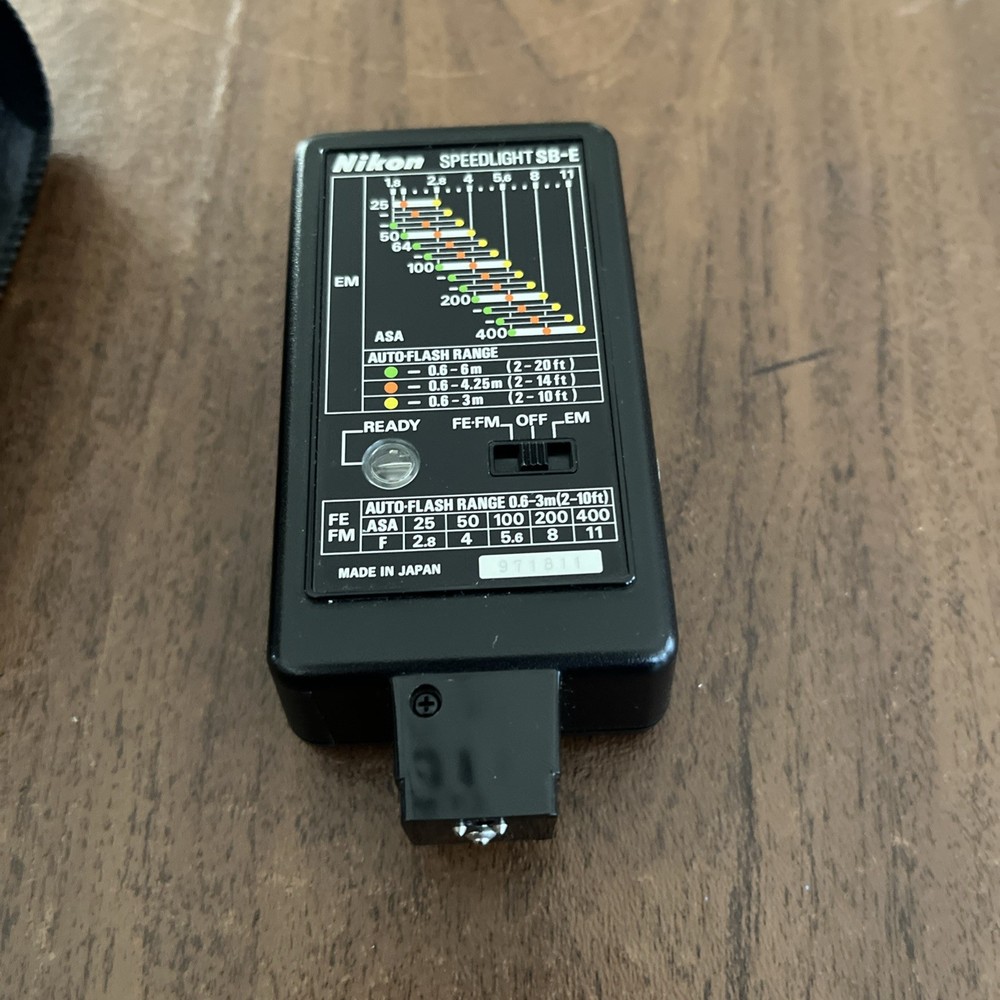 Nikon Speedlight SB-E Shoe Mount Flash with Case for parts