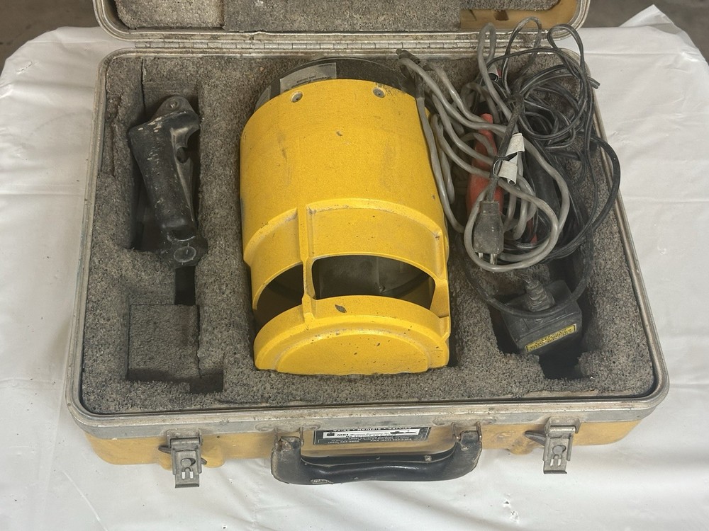 AGL EAGL-2 EAGL2 Rotary Electronic Laser Level w/ Case - Powers On But Untested
