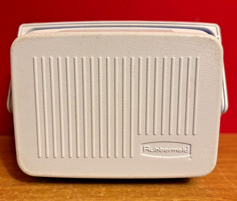 Rubbermade Personal Size Cooler Model 2905