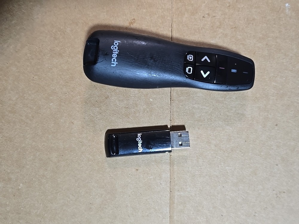 Logitech Wireless Presenter R400 with USB Receiver and Case – Tested & Working