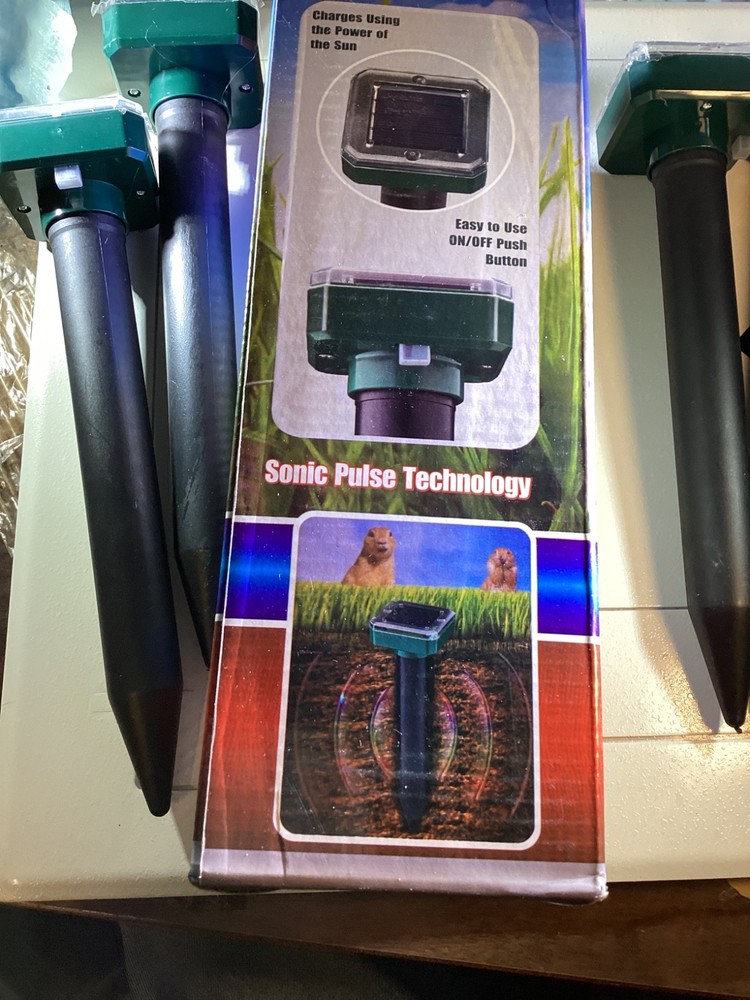 Solar powered rodent repeller