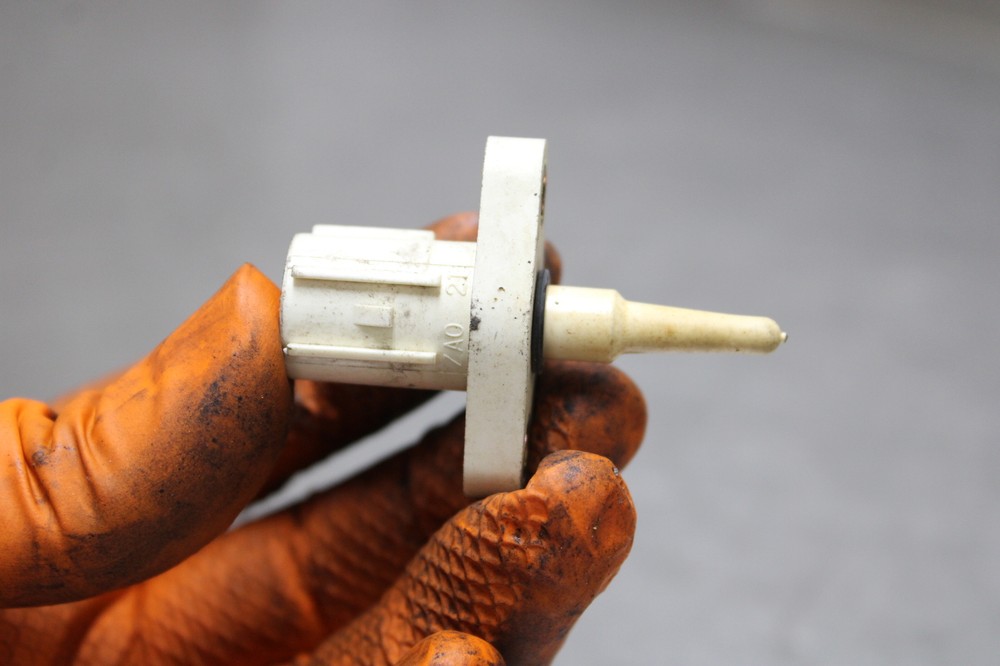 03-04 Honda 600RR Air Temperature Temp Sensor