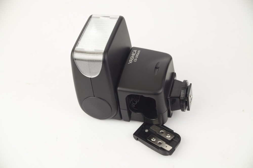 Yashica CS-240 Auto Electronic Flash - Open Box