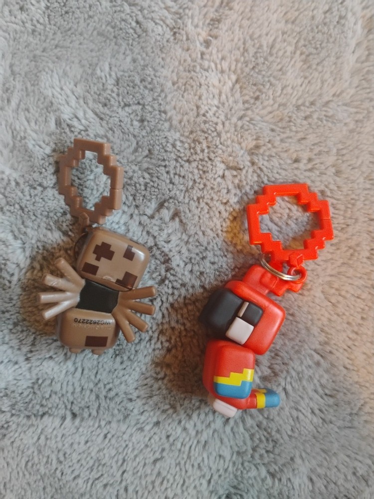 2 Minecraft Series Backpack Hanger Clips Parrot & Spider