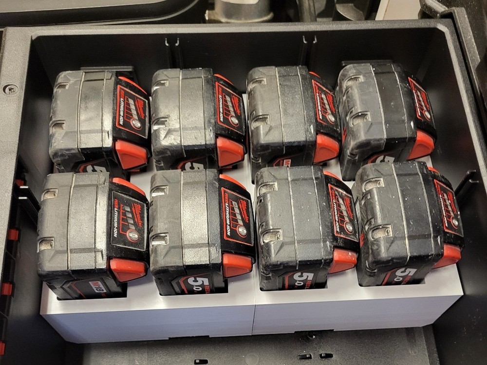 Milwaukee PACKOUT 8× M18 Battery Insert – Storage for 2-Drawer System
