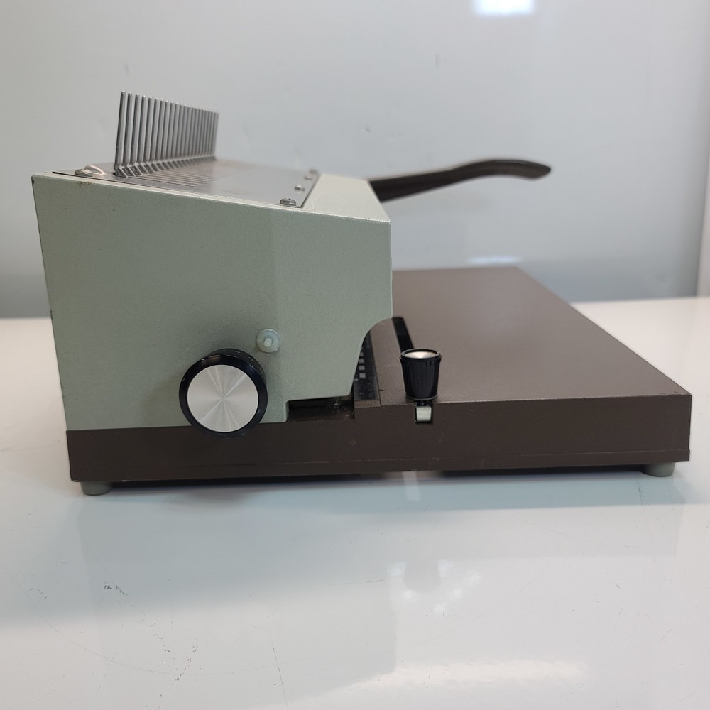 General Binding Corporation GBC Combo Binding Machine Model 222-KM