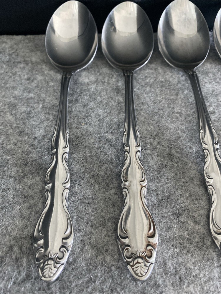 4 TOWLE/SUPREME CUTLERY STAINLESS FLATWARE, "PIERRE" PATTERN DINNER SPOONS