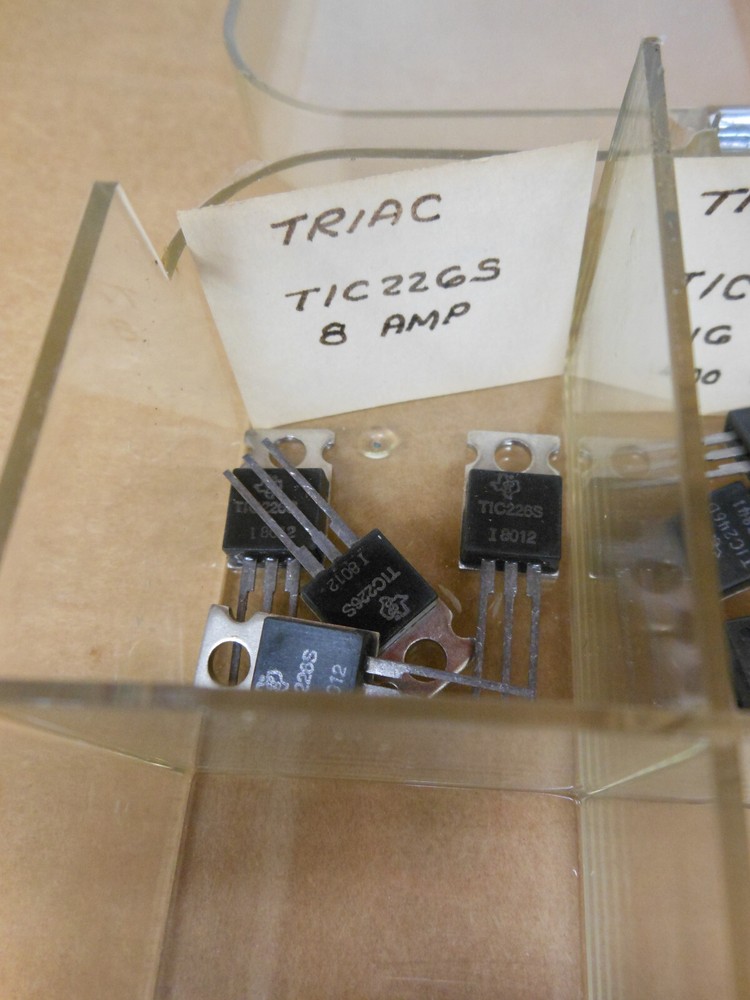 TIC225S Original Texas Inst. - 8 Amp Triac NOS