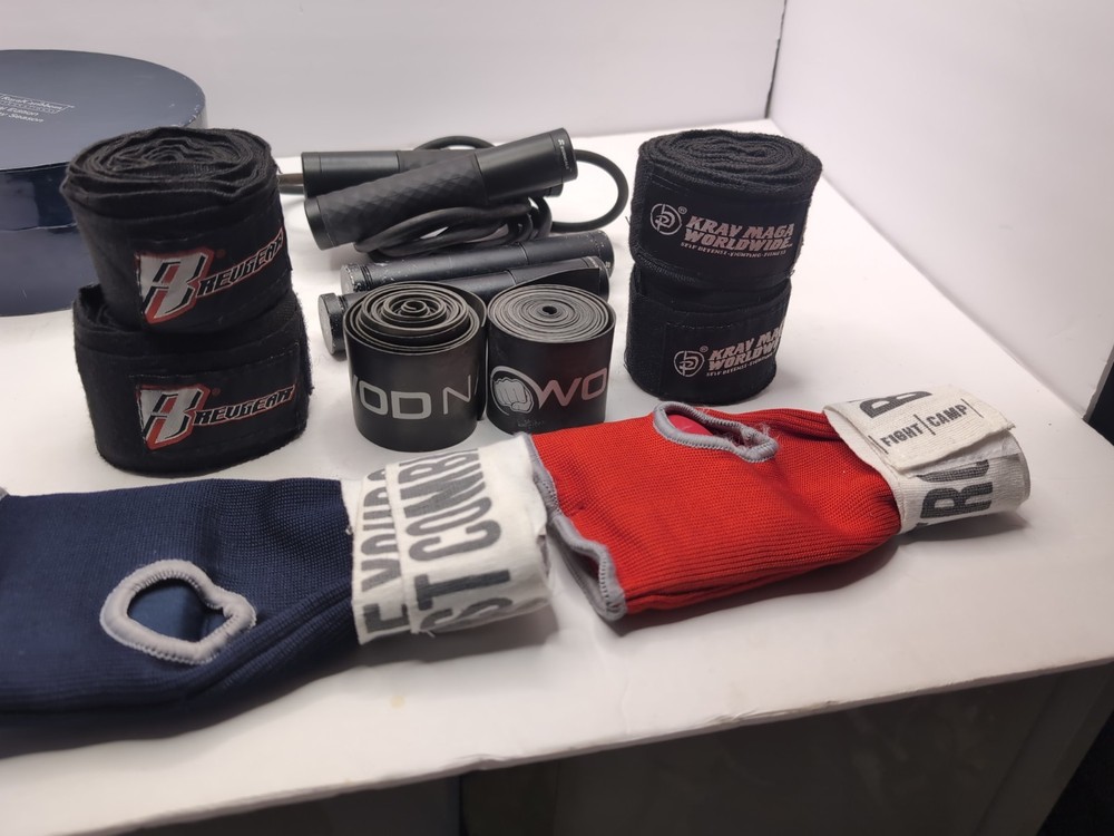 MMA Training Bundle Gloves Size L Hand Wraps Jump Rope Workout Boxing Starter