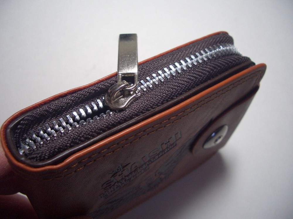 Zip around Bi-fold wallet with magnetic closure - Brown