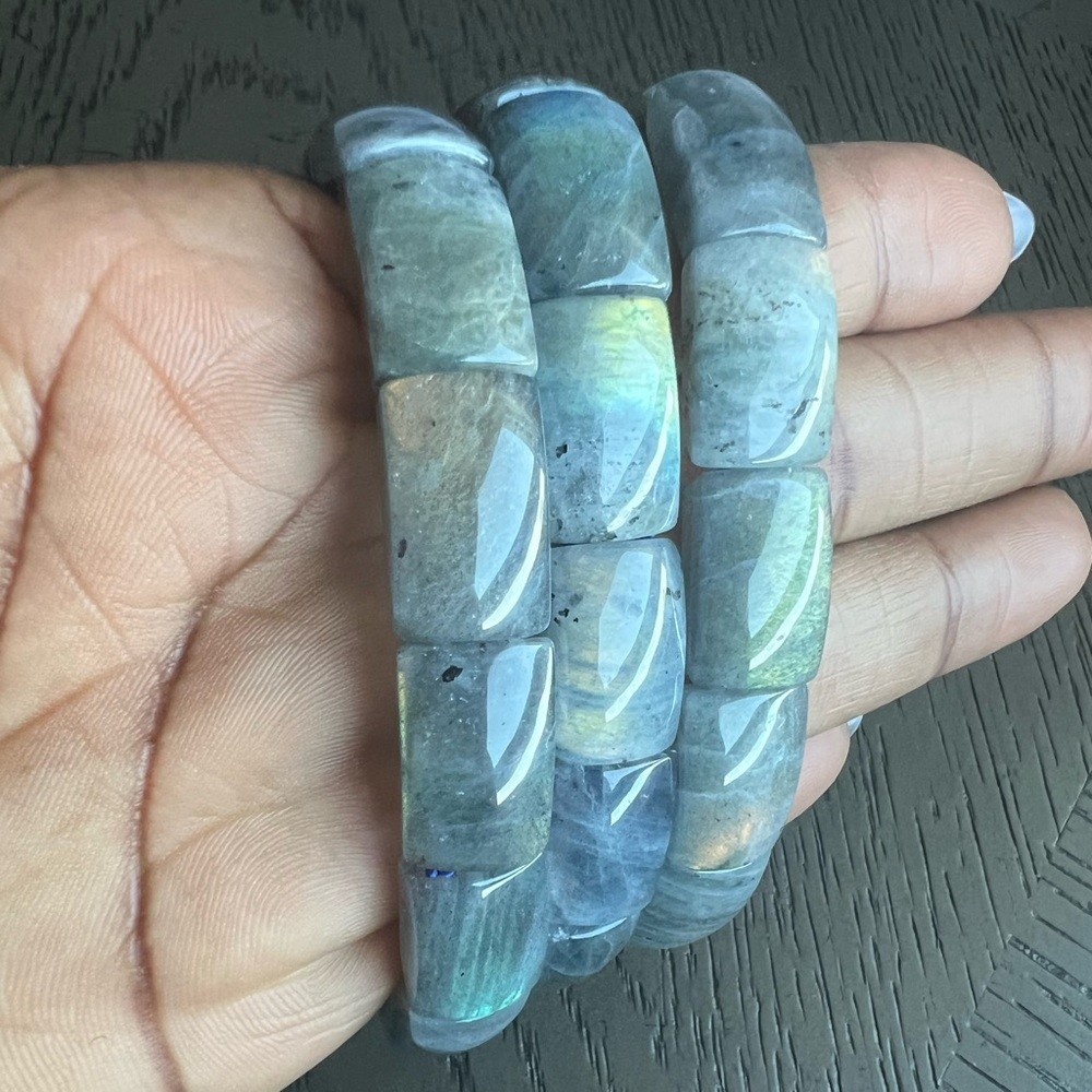 (ONE) Flashy labradorite soft bangle SIZE 7’