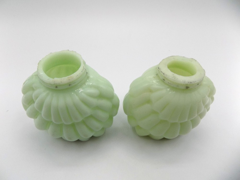 EAPG CONSOLIDATED Green Overlapping SHELL Pattern Salt & Pepper Shakers
