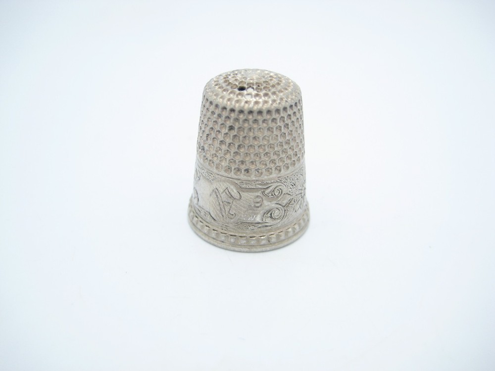 Antique Sterling Silver 17.6mm Sewing Thimble Leaf Design Size 9