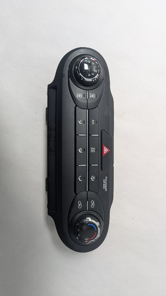 Used A/C Selector Switch fits: 2018 Kia Sorento front manual temperature control