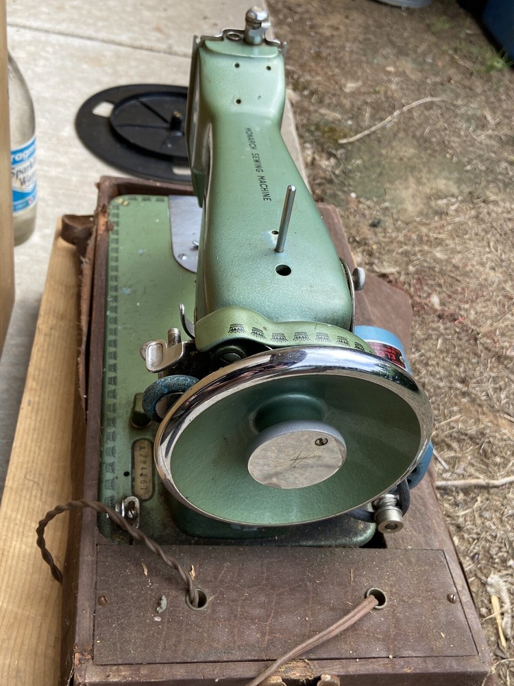 Deluxe Monarch Sewing Machine A 284367