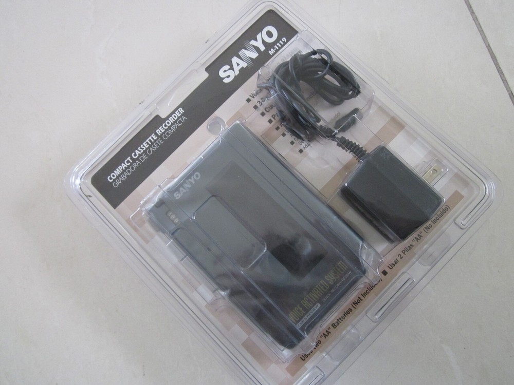Sanyo M1119 Handheld Cassette Voice Recorder/player