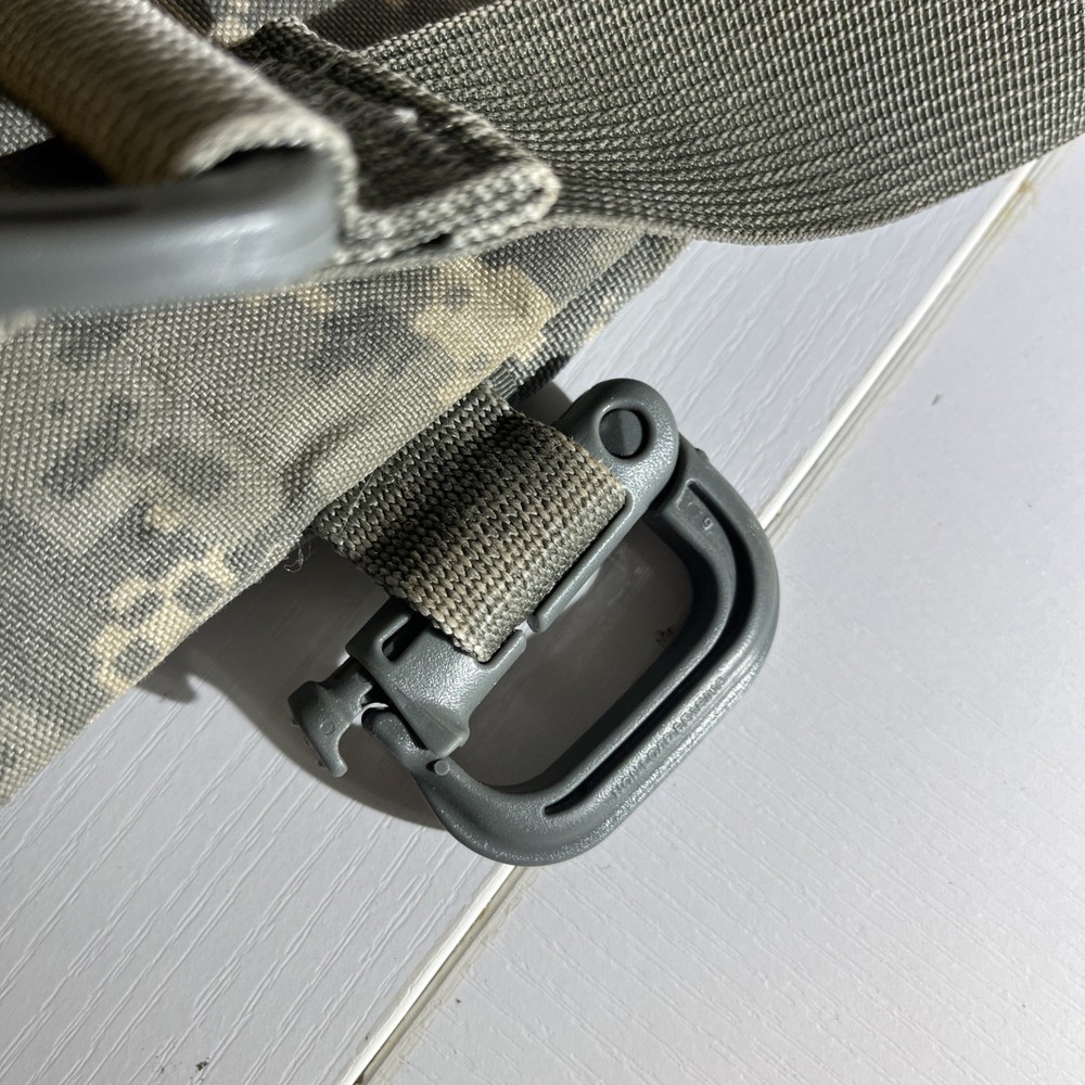 Molle II Hydration System Carrier WITH 100oz/3L Bladder ACU