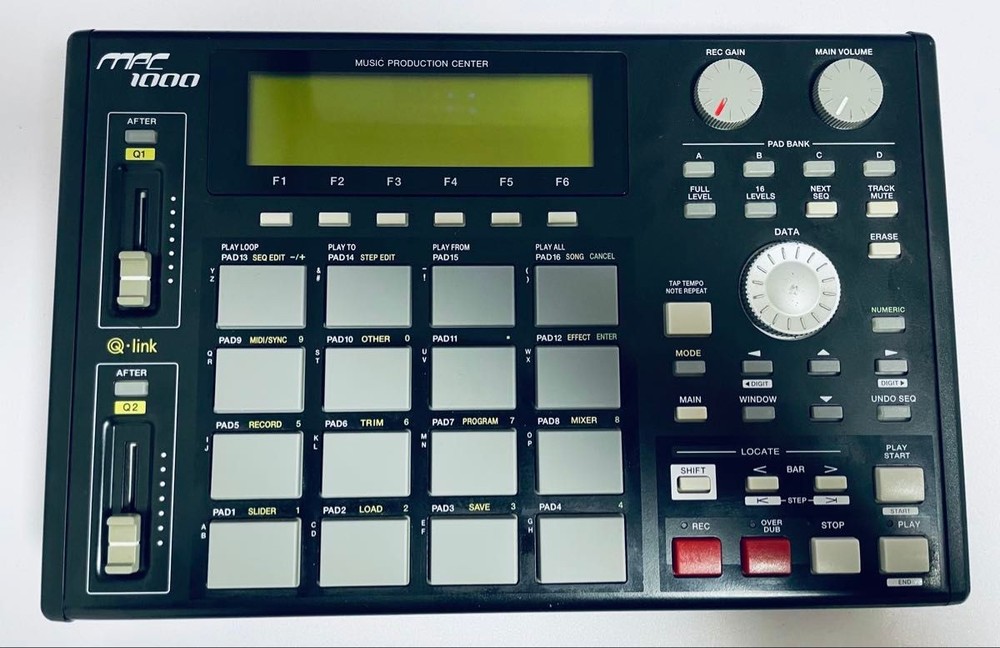 AKAI MPC1000 Black Sequencer Sampler Drum Machine Japan