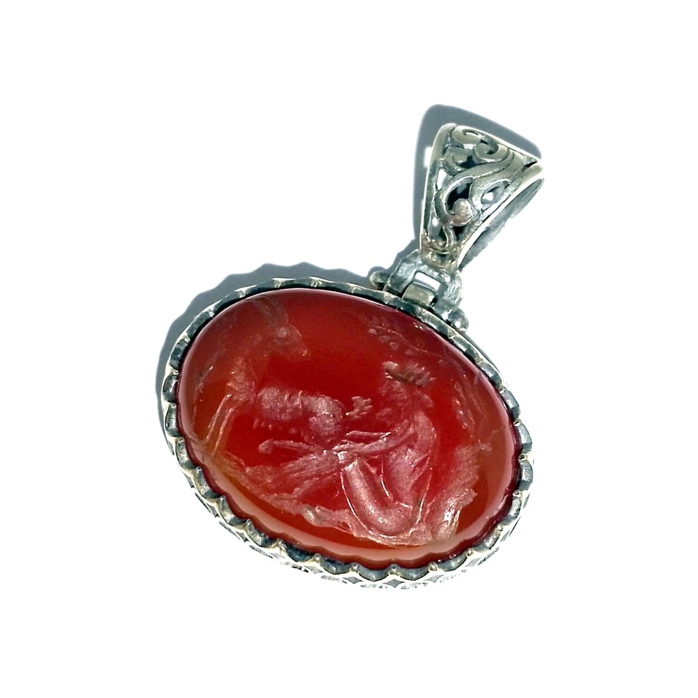 Engraving Carnellian Agate Pendant