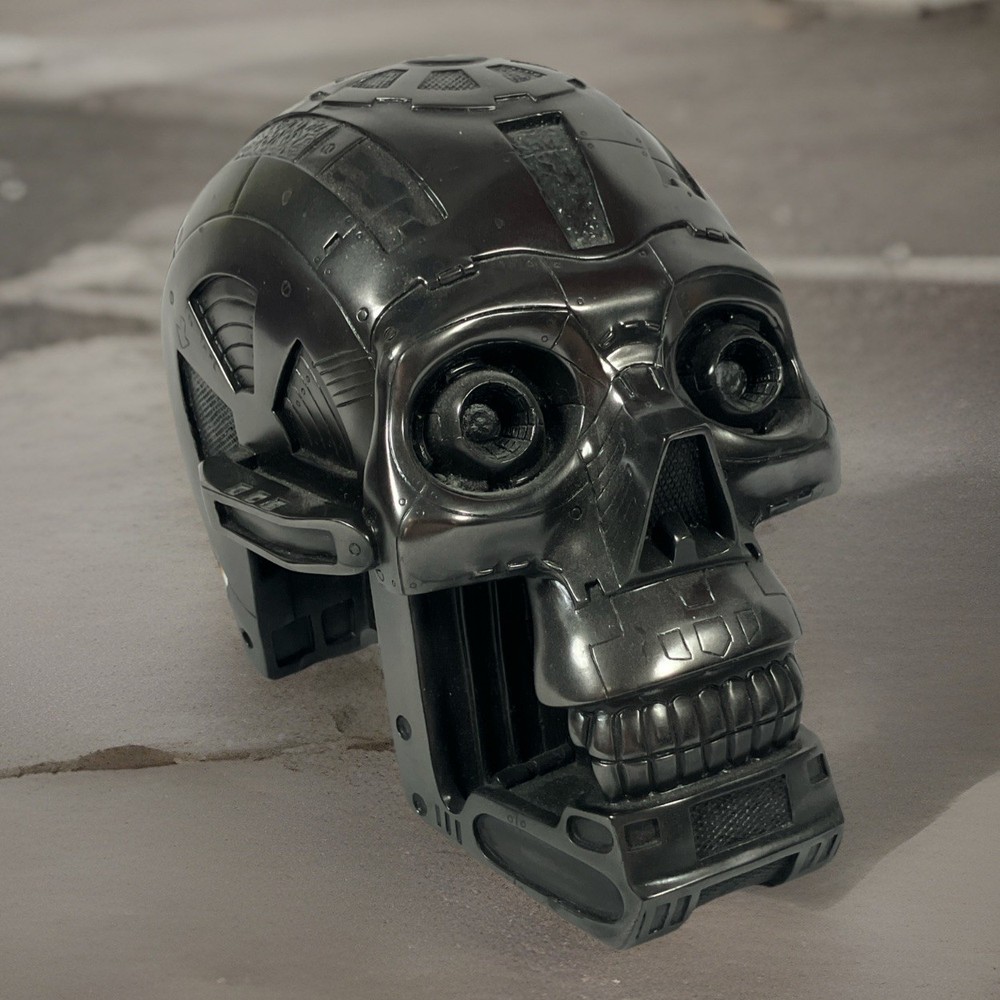 2007 Summit Collection Robotic Skull