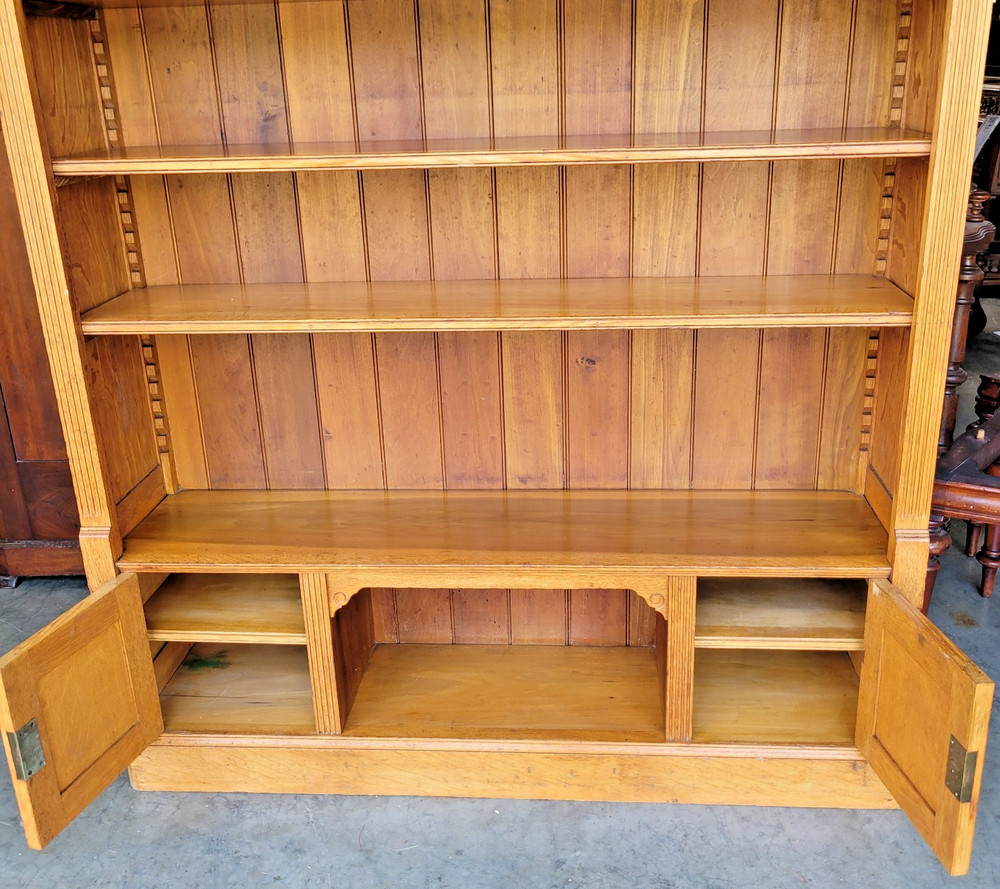 ANTIQUE OAK OPEN BOOKCASE